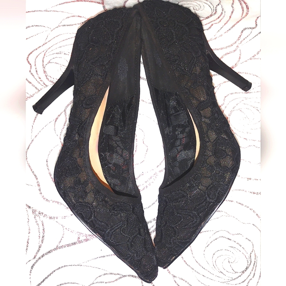 NINE WEST Textured Lace heels@